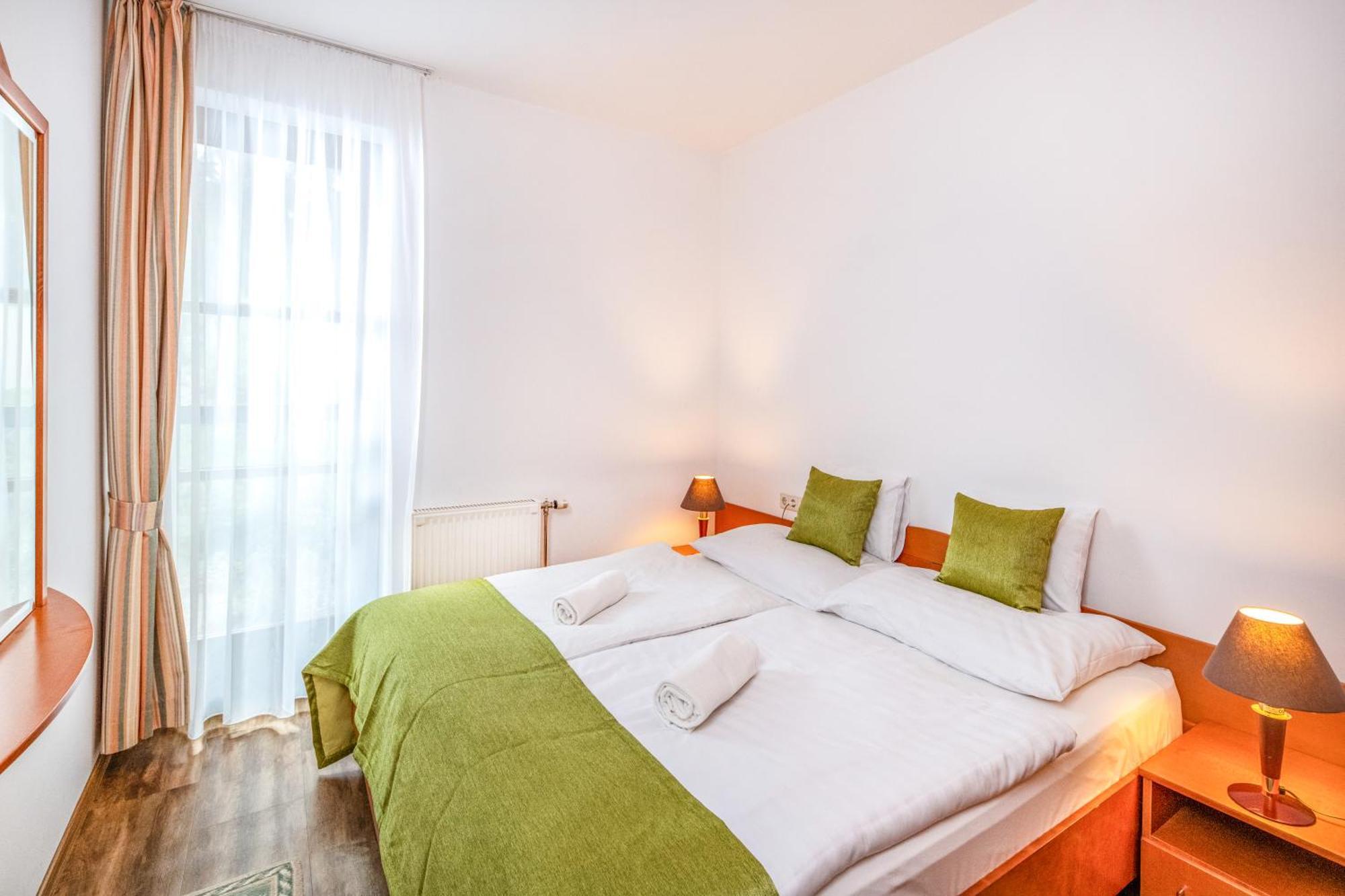 Szarvaskut Hotel Zirc Esterno foto