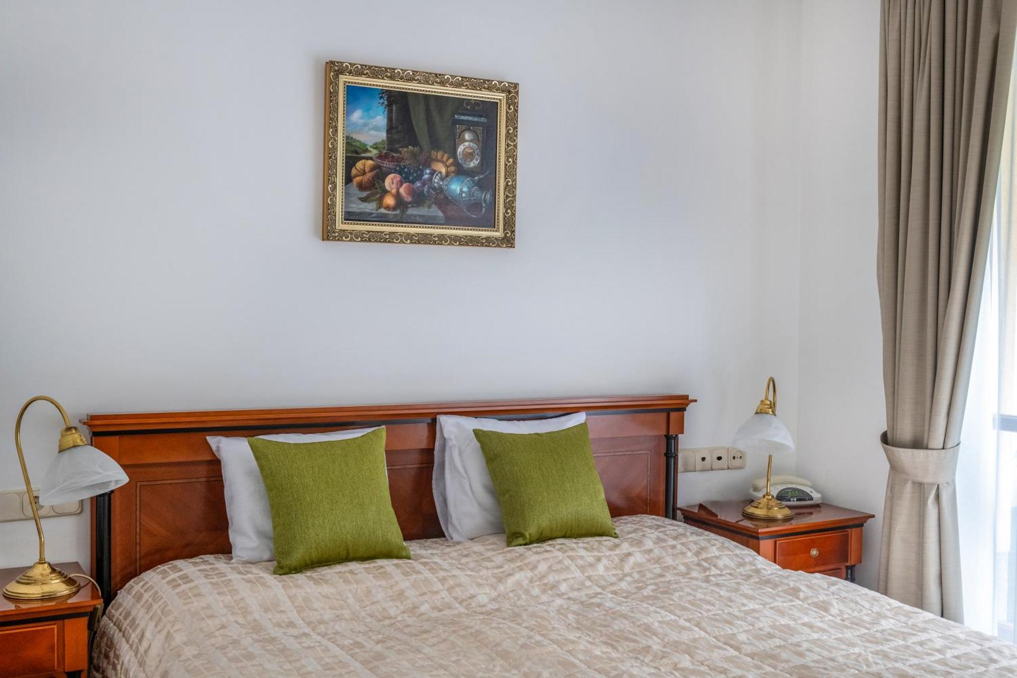 Szarvaskut Hotel Zirc Esterno foto