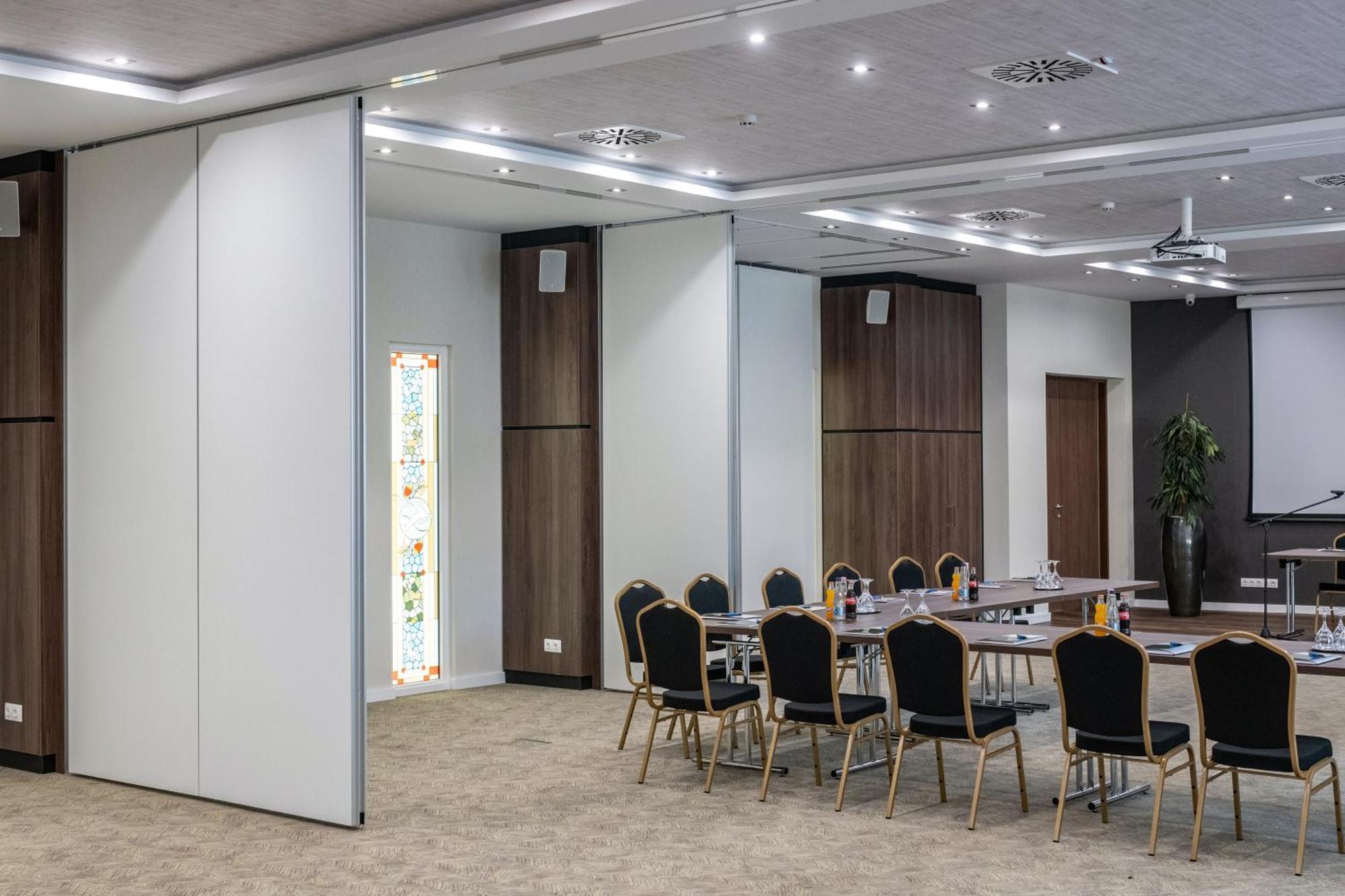 Szarvaskut Hotel Zirc Esterno foto