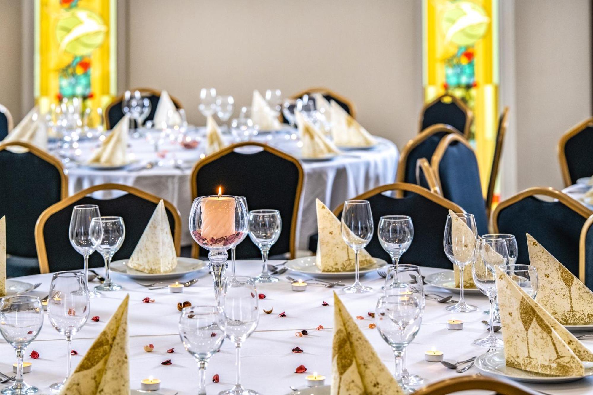 Szarvaskut Hotel Zirc Esterno foto