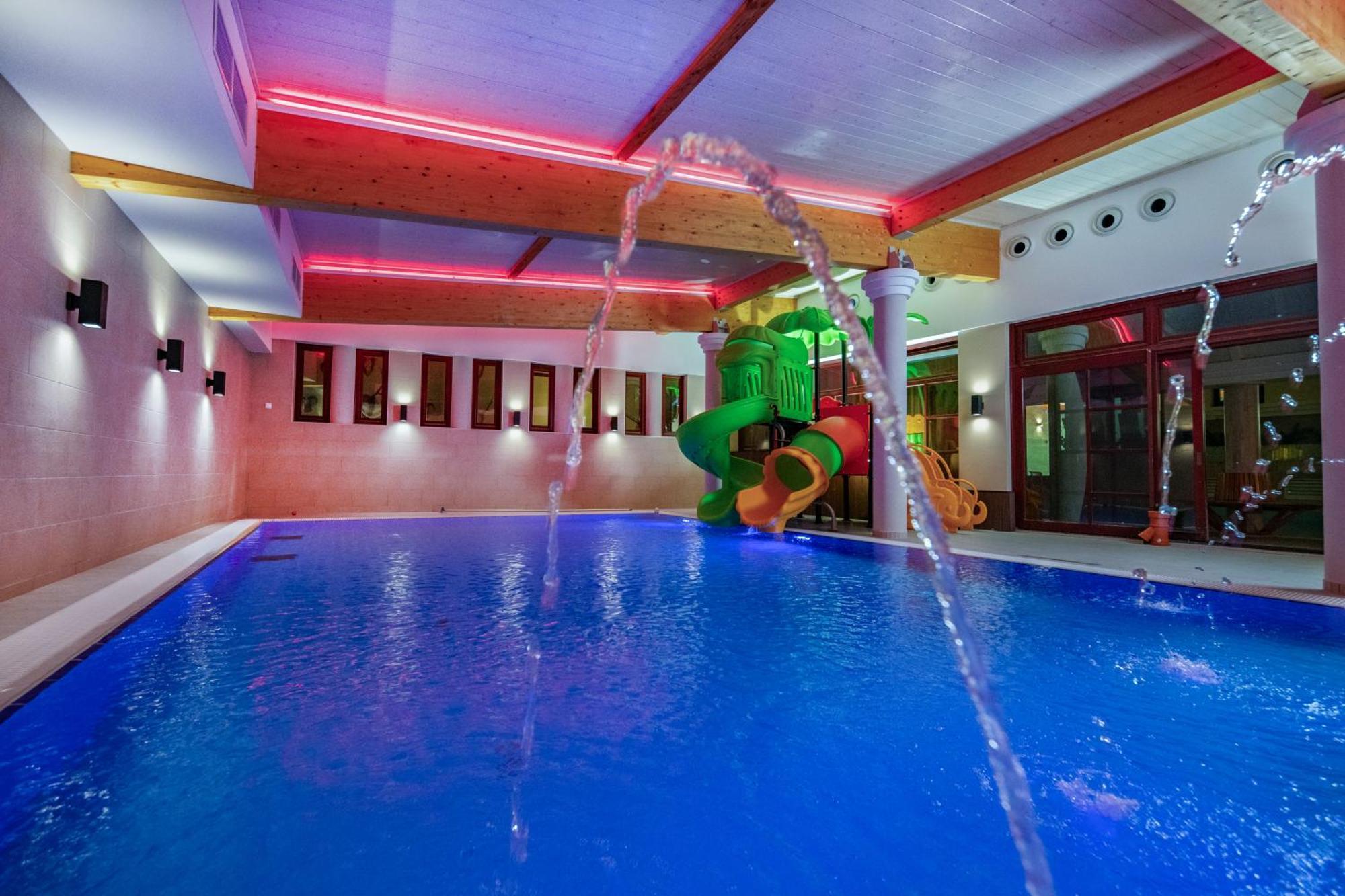 Szarvaskut Hotel Zirc Esterno foto
