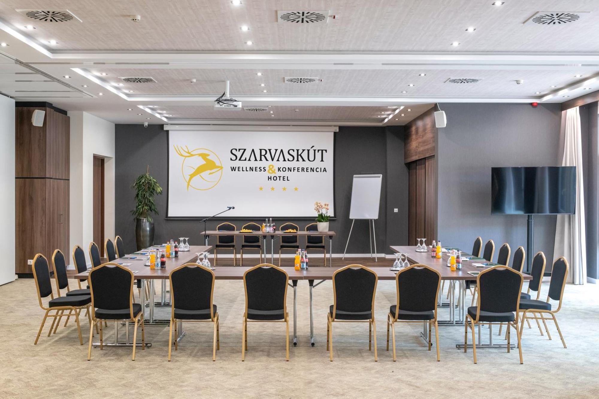 Szarvaskut Hotel Zirc Esterno foto