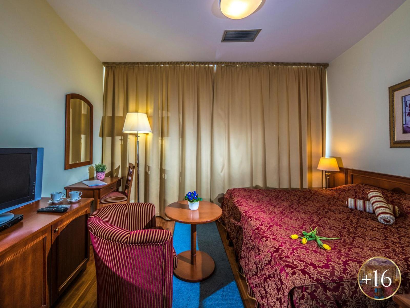 Szarvaskut Hotel Zirc Esterno foto