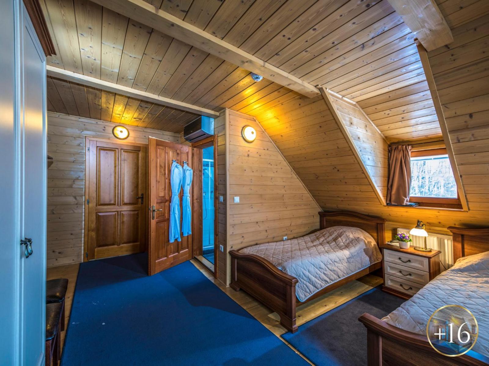 Szarvaskut Hotel Zirc Esterno foto
