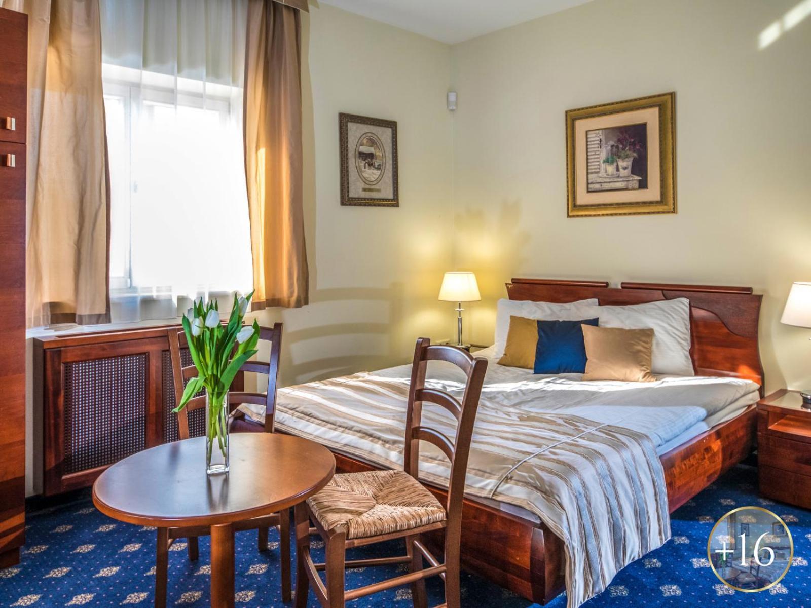 Szarvaskut Hotel Zirc Esterno foto