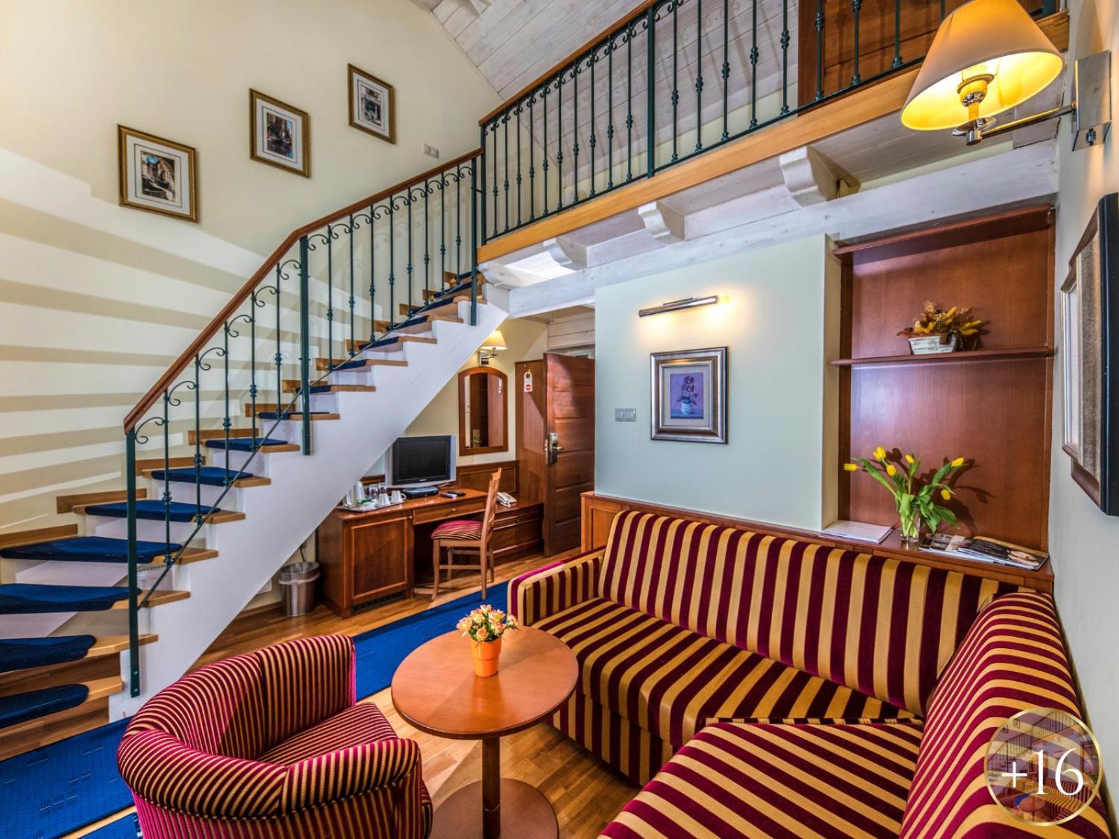 Szarvaskut Hotel Zirc Esterno foto
