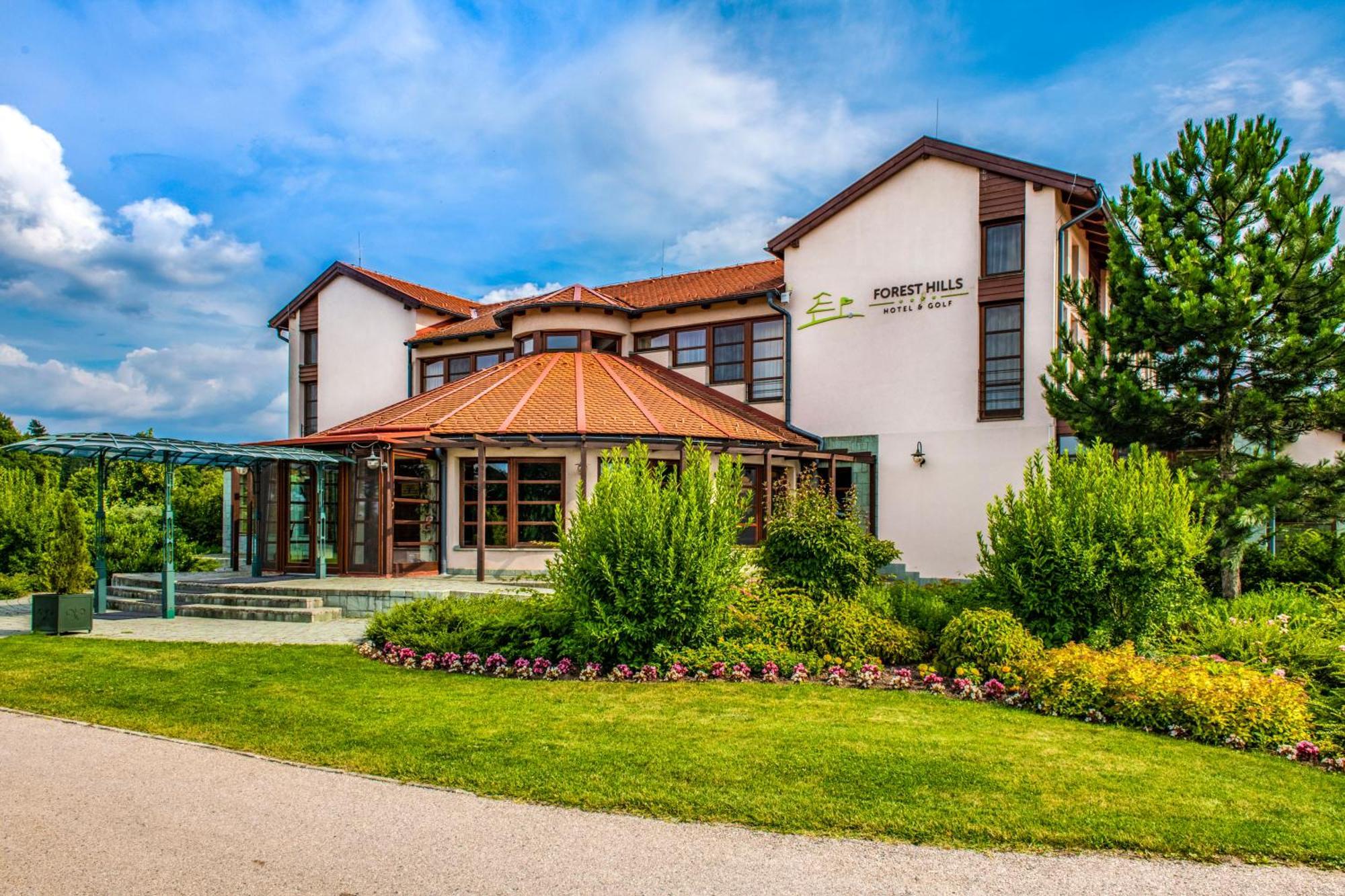 Szarvaskut Hotel Zirc Esterno foto